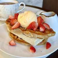 Strawberry croffles in Kimpton Shinjuku Tokyo 🍓