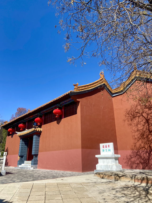 ❤️🌳綠樹紅牆琉璃瓦的雲南昆明「圓通寺」😀🪷