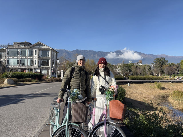 Cycling Around Erhai Lake – My Favorite Itinerary in Dali 🚴‍♂️🌊✨