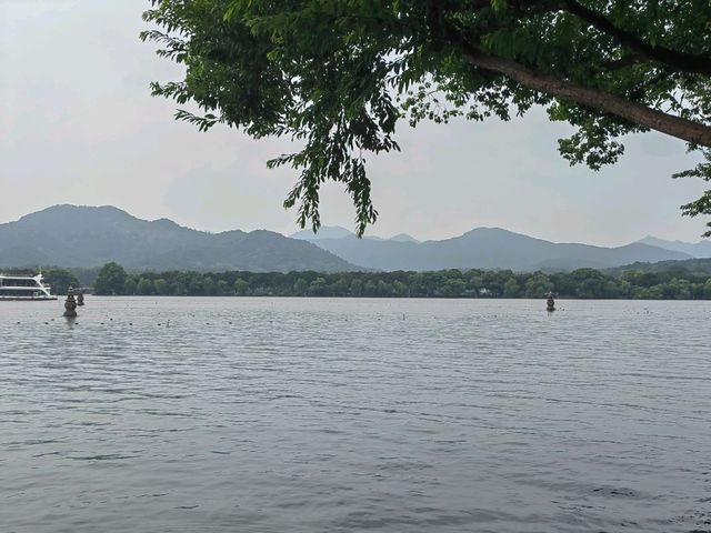 A must-visit place in Hangzhou is West Lake!