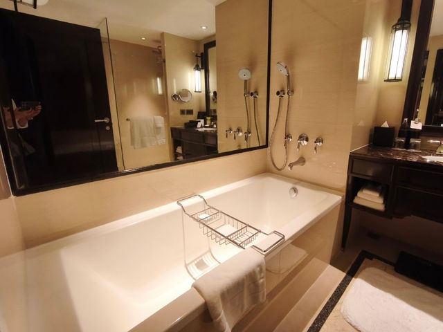 Athenee hotel โรงแรมลัคชูย่านวิทยุ