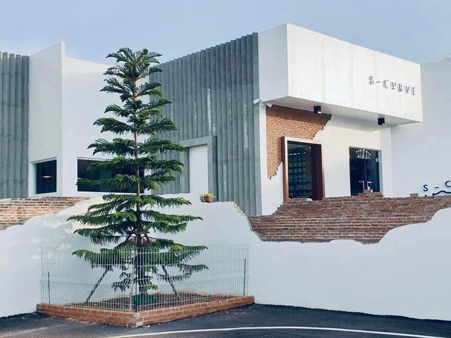 S-Curve Specialty Coffee Cafe 