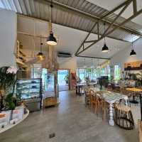 The PlayYard Cafe ฮีลอกฮีลใจ วันสบายๆริมทะเลภูเก็ต