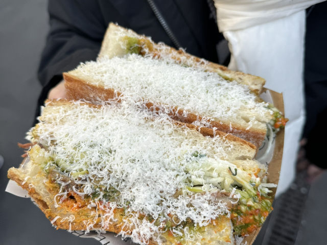 Top Must-Try Foods at Borough Market, London