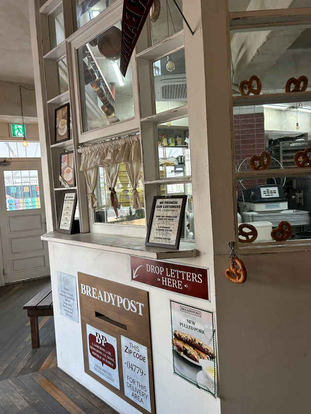 聖水カフェ🥨BREADYPOST🥨