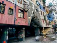 白水公寓 Hundertwasserhaus，童話世界般的藝術建築