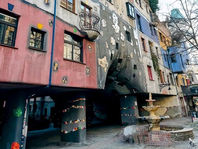 白水公寓 Hundertwasserhaus，童話世界般的藝術建築