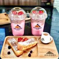 คาเฟ่น่ารักมีแต่ของอร่อย
