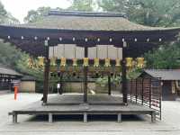 四季變幻中的靈性之旅：探訪京都賀茂御祖神社與其季節御守