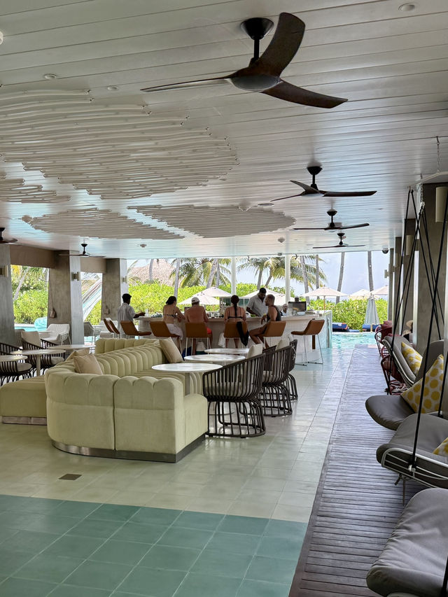 Spring in the Maldives: Mocktails by the Pool at WET