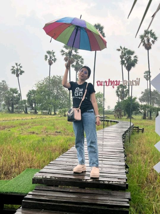 ณ ปทุม คาเฟ่  กับวันที่ฝนตกชุ่มฉ่ำ
