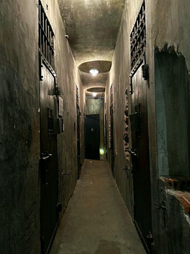 HOA LO PRISON.