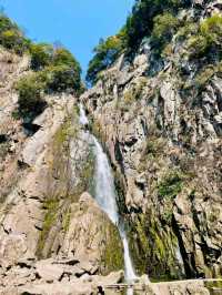 Baizhang Waterfall: A Majestic Cascade in Nature’s Embrace