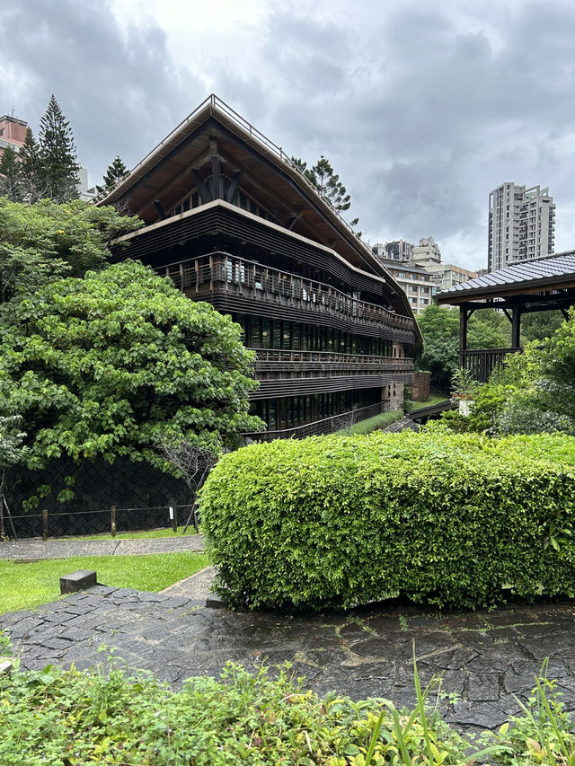 Green library in Taipei: prettiest library!