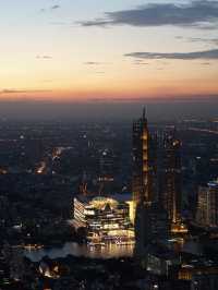 พาชมวิวตึกมหานครยามค่ำคืน 🌃