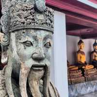 臥佛寺之旅：曼谷的瑰寶
