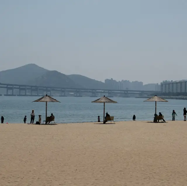 Gwangalli Beach: หาดทรายขาว วิวสะพาน Gwangan