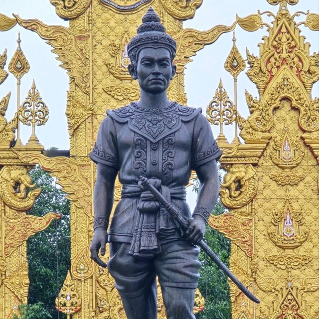 อนุสาวรีย์พ่อขุนเม็งรายมหาราช 