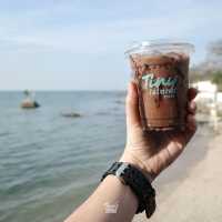  แวะมาชวนไปเที่ยวคาเฟ่ริมทะเลบางแสน 🏖️
