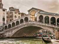 Rialto Bridge: A Moment That Stays With You