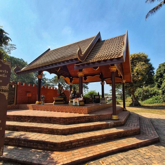 สัตยาธิษฐานสามพญา ณ ริมฝั่งแม่น้ำอิง เมืองภูกามยาว