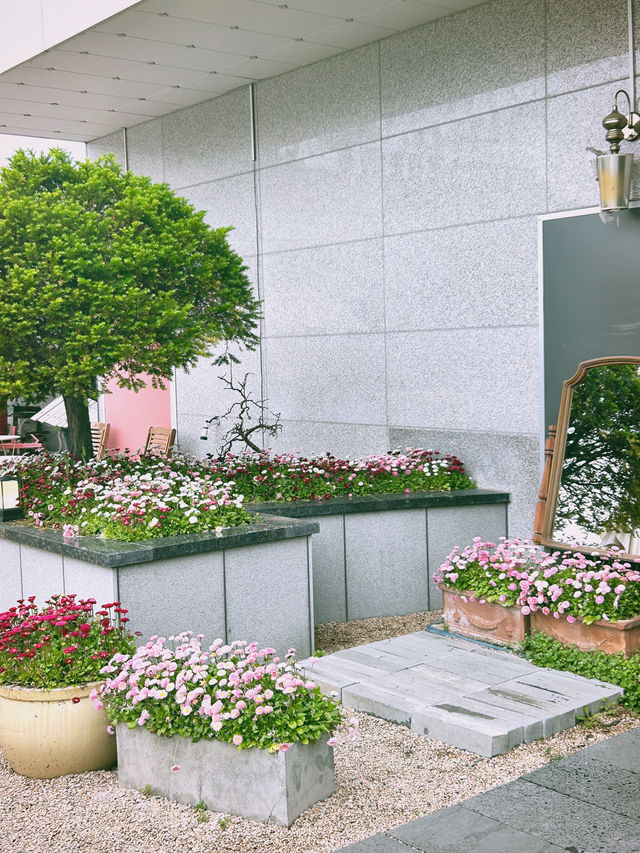 🌼데이지가 가득 피어난 꽃 카페, 스페이스 작