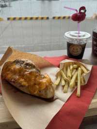 【北九州グルメ】赤い大きな橋｢若戸大橋｣を見ながらバーガードッグが食べられる🍔