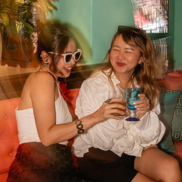 คลับชิคย่านเมืองเก่าภูเก็ต 🍷