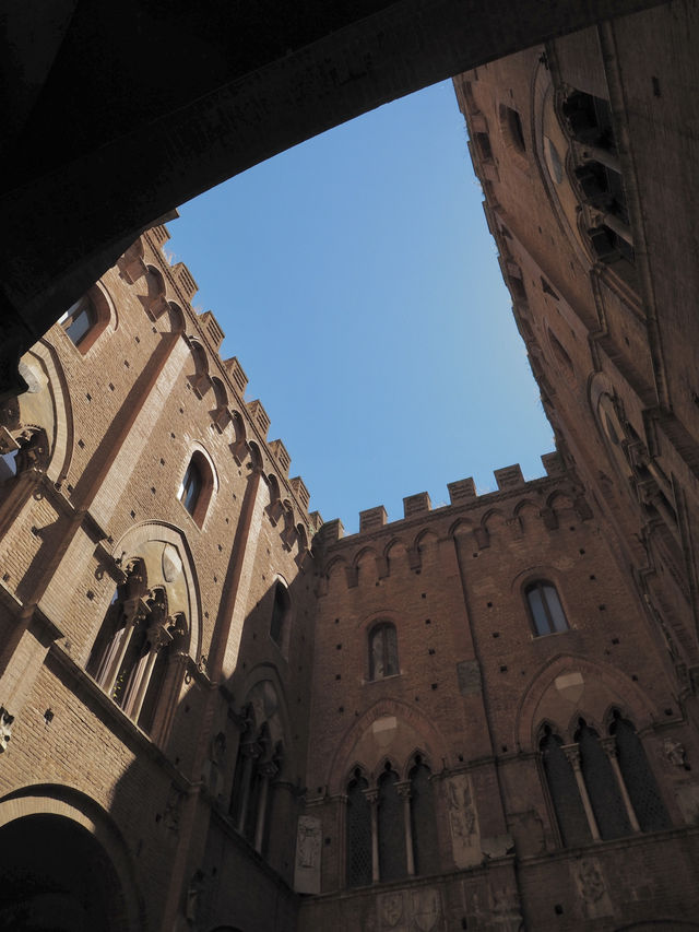 イタリアの世界遺産の中世の街　シエナ