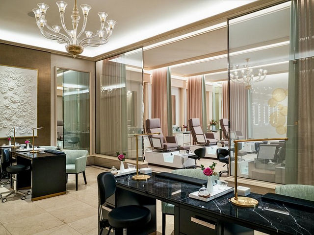 The Bellagio Hotel – Vegas Elegance in Full Bloom