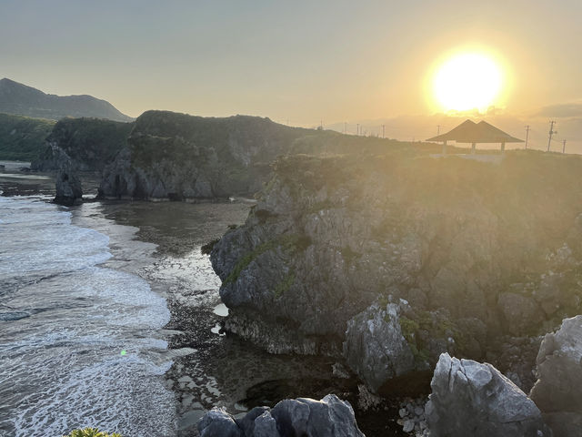 【辺戸岬｜沖縄本島の最果てで感じる大自然🌿】 沖縄本島の最北端に位置する“果ての岬”。大パノラマの絶景に心を奪われる