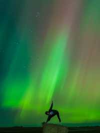 Yoga under the northern light in Saskatchewan Canada🇨🇦💖