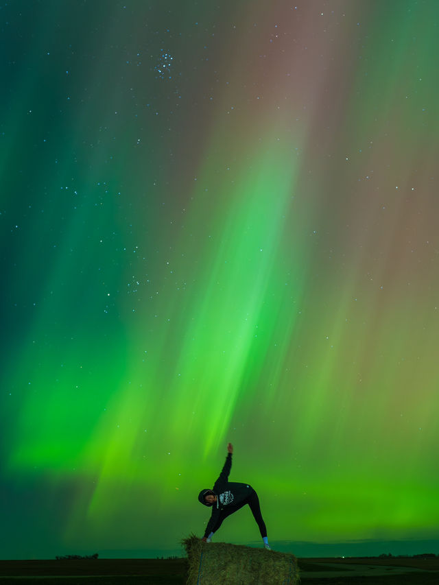 Yoga under the northern light in Saskatchewan Canada🇨🇦💖