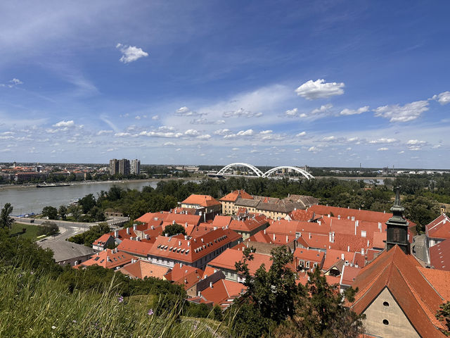 【Petrovaradin Fortress Clock】 ノヴィサドの象徴！ゆったり流れるドナウ川を見下ろす絶景