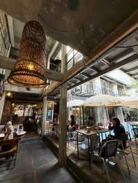 Kafe Kleptokrat with Stunning Swimming Pool and Greenery