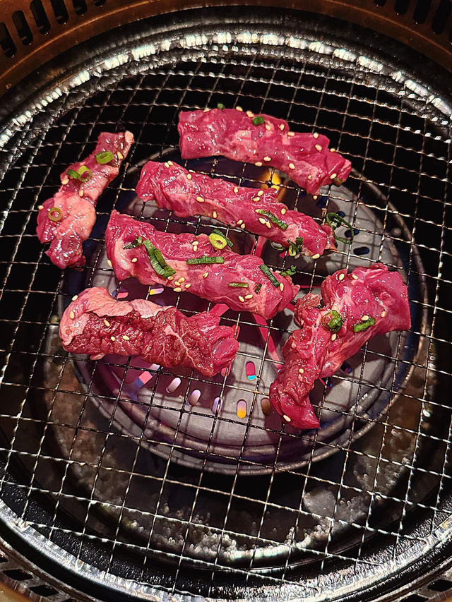 高山🇯🇵 有個套餐是 飛驒牛33種部位 一次上桌！