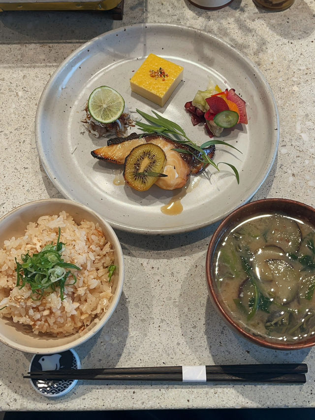 🍽️【京都・LORIMER KYOTO】NY発のモダン和定食で、魚と京の朝をじっくり味わう贅沢な朝時間