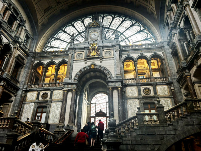 สถานีรถไฟAntwerp สวยสง่าล้ำค่าวัฒนธรรม