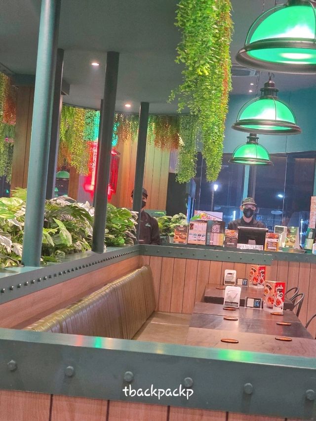 เนื้อแท้ อาหารตามสั่งก็มีนะ สาขากิ่งแก้ว 🍖