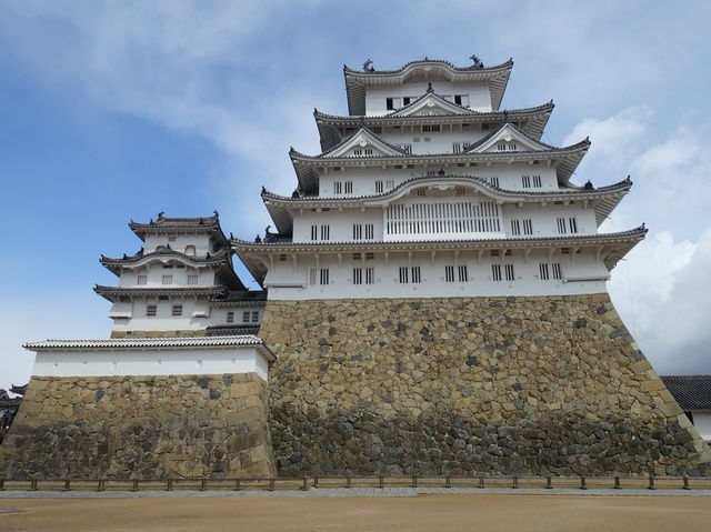 🏯 “White Heron Dreams: A Day at Majestic Himeji Castle”
