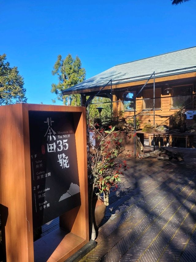 Enjoy some tea at Xiaoliyuanshan Lookout Point, Alishan
