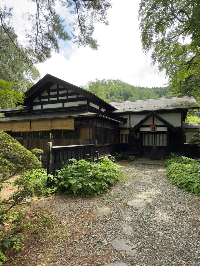 🏯 Kakunodate: Where Samurai Ghosts Walk Beneath 400 Cherry Trees!