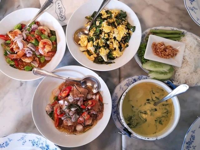 ตู้กับข้าว –อาหารใต้รสจัดในบรรยากาศเมืองเก่าภูเก็ต