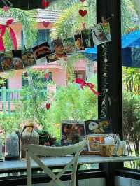 Sea Calm Cafe Phuket (ร้านสีคราม): คาเฟ่สไตล์ยุโรป