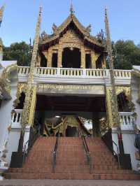   🌄 เส้นทางแห่งศรัทธา: ไหว้พระธาตุดอยสุเทพ ได้งาน