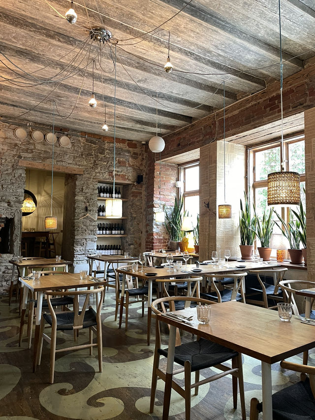 🦌✨ 탈린에서 만난 가장 따뜻한 맛과 마음 Restaurant Rataskaevu 16 방문기 🇪🇪