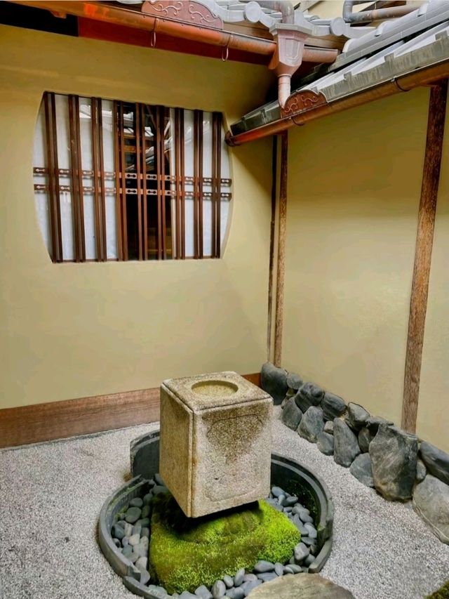 Kyoto’s Tatami Starbucks – A Coffee Shop Steeped in Tradition