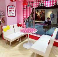 Hello Kitty & Fl Café