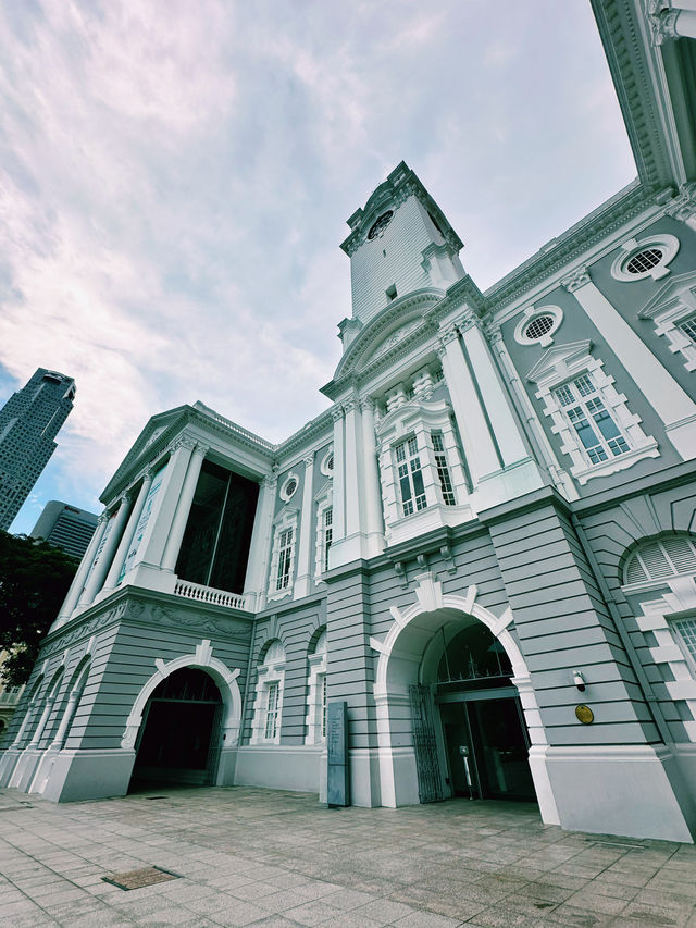 Echoes of Empire – Victoria Concert Hall & Stamford Raffles Statue
