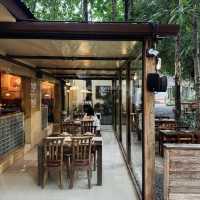 ทิวา & รษา Thai Kitchen and Café แบบสดใส 